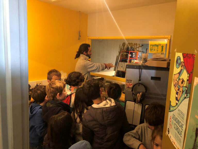 Les enfants sur les ondes